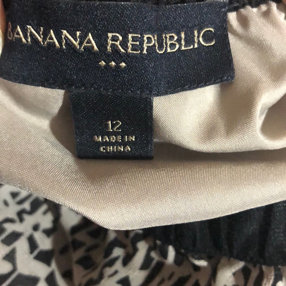 Banana republic short skirt size 12 (barely worn)